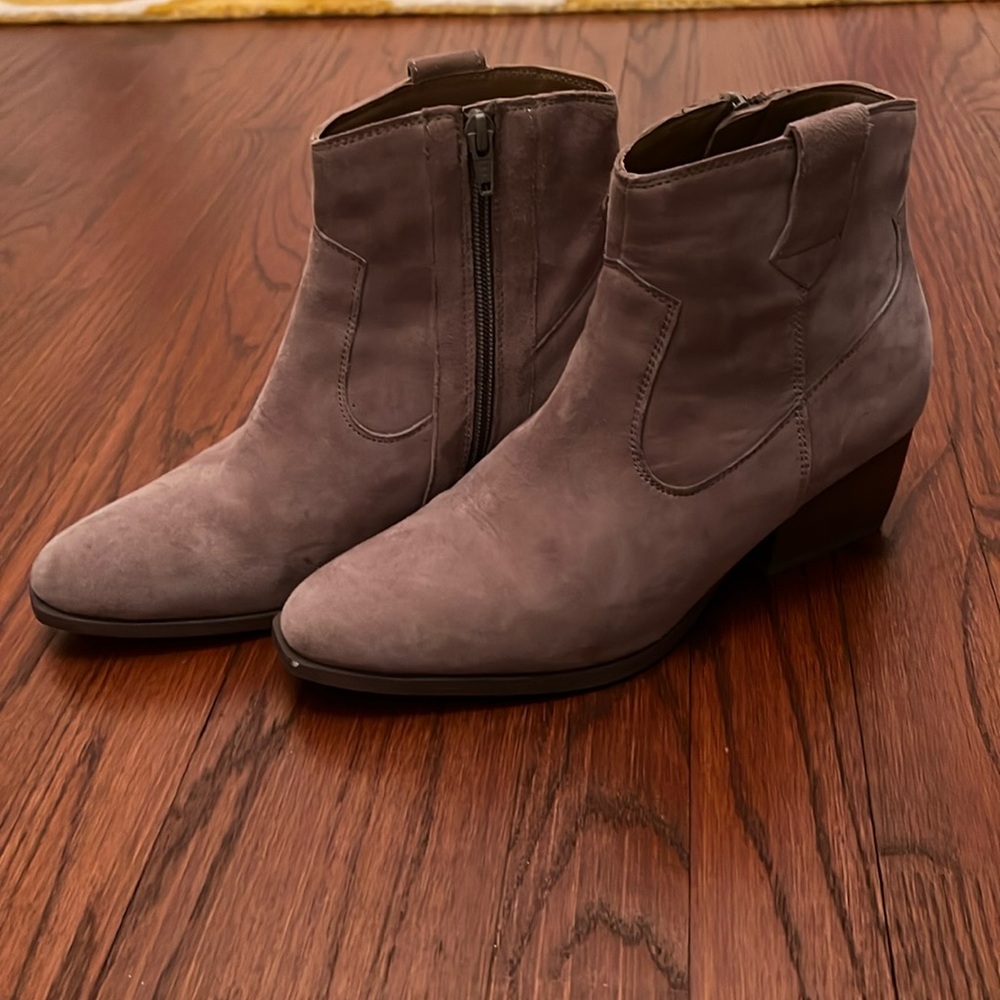 Suede boots